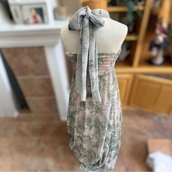 Aakaa Elegant Green Halter Maxi Dress. Perfect for garden wedding. - Picture 6 of 12